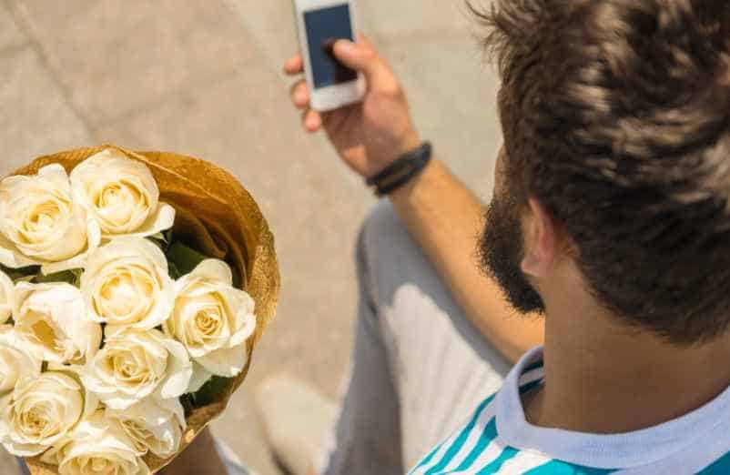 Le SMS de validation masculine pour booster son ego-Bascos Rencontre