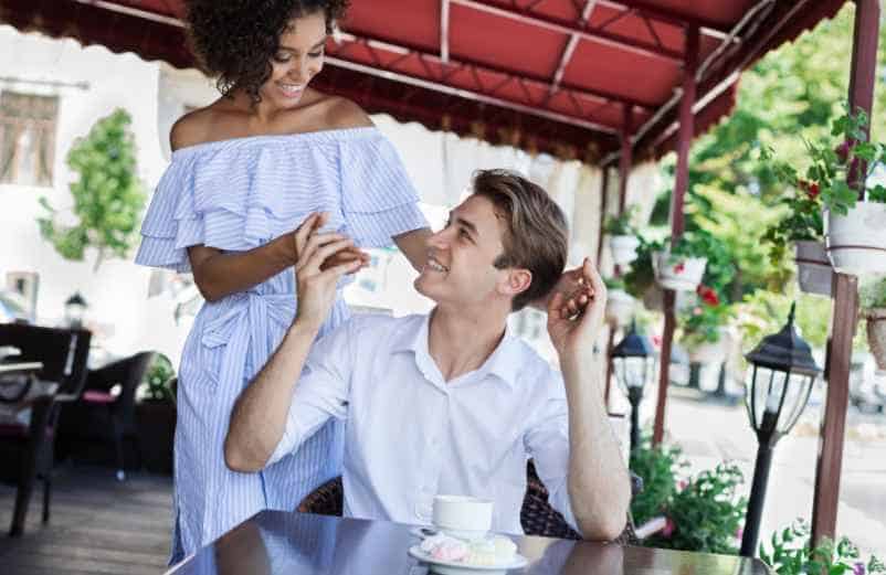 Les 3 SMS qui font craquer un homme instantanément à distance-Bascos Rencontre